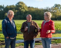Nieuwe bewoners Hempens in gesprek met elkaar